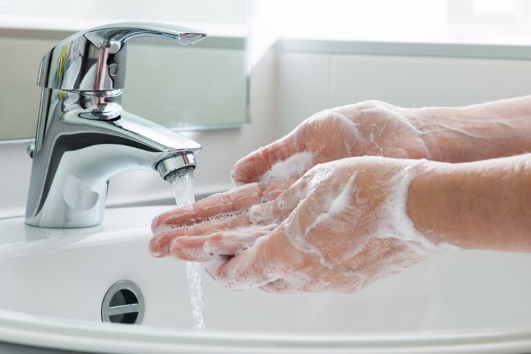 Lavarsi le MANI?! Che razza di consiglio è?